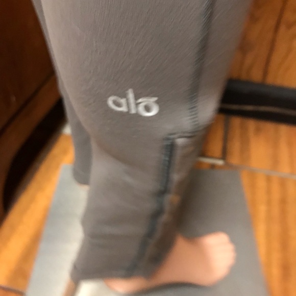 ALO YOGA Pants leggings -Gray Size none measurements In the Photos - Picture 6 of 14